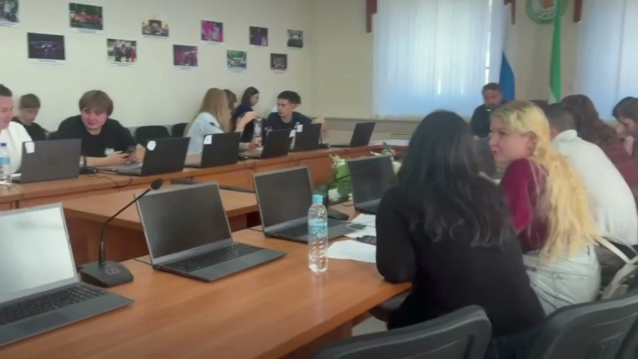Участники хакатона в Казанском ГАУ работают над проектами